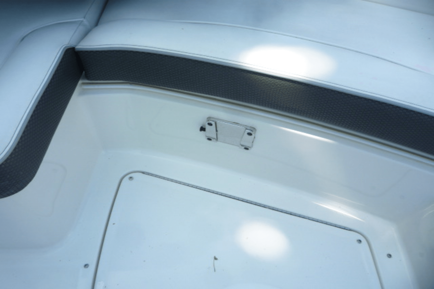 Slide: The Image of Sea Ray SLX 350 Outboard 2017 - 34