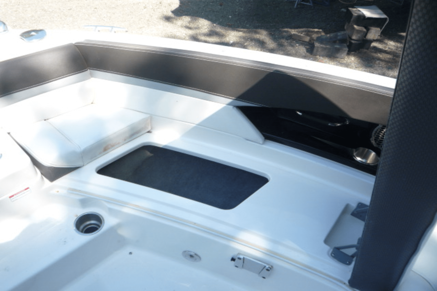 Slide: The Image of Sea Ray SLX 350 Outboard 2017 - 35