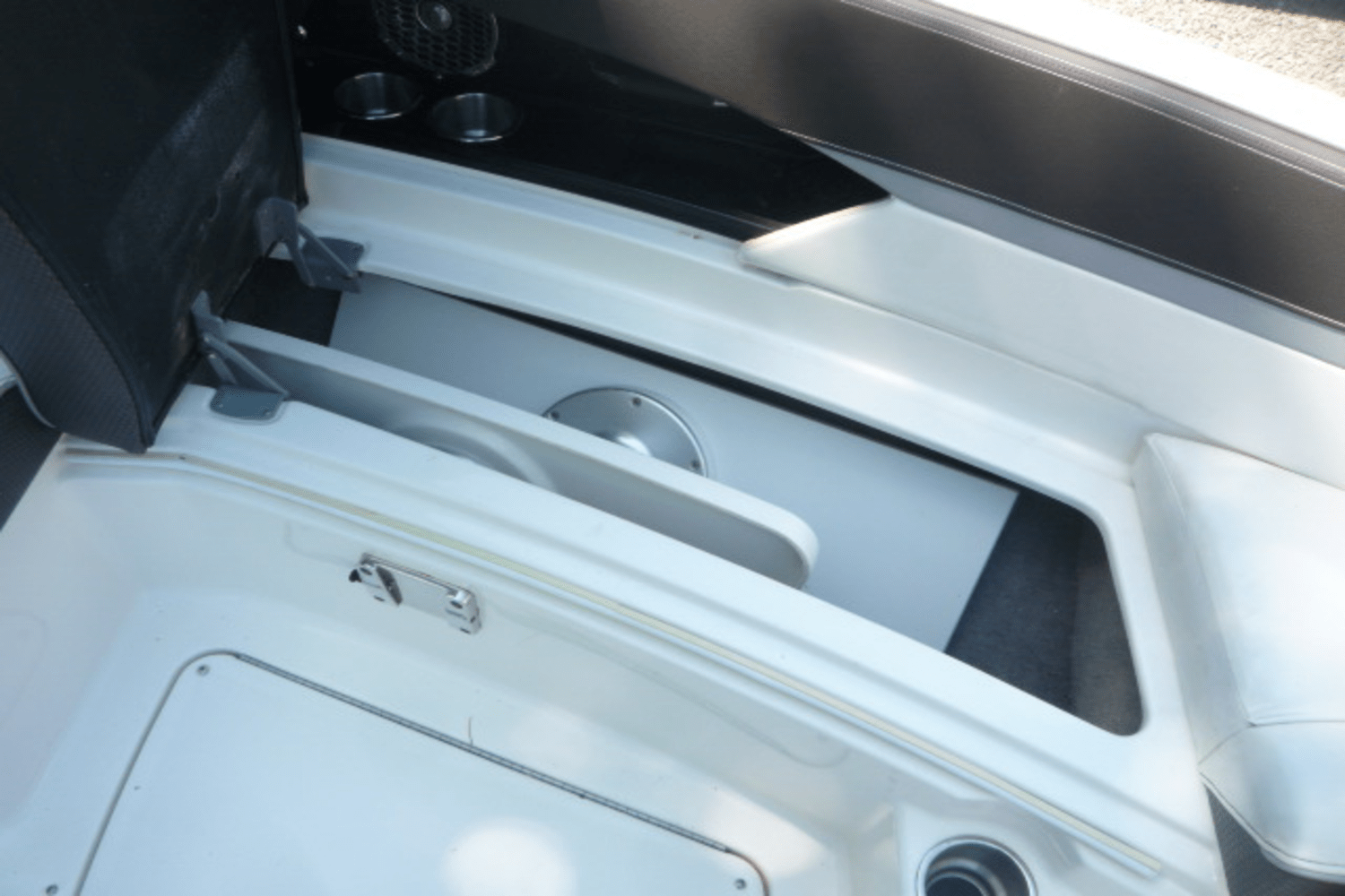 Slide: The Image of Sea Ray SLX 350 Outboard 2017 - 36