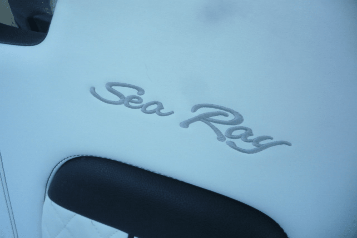 Slide: The Image of Sea Ray SLX 350 Outboard 2017 - 40
