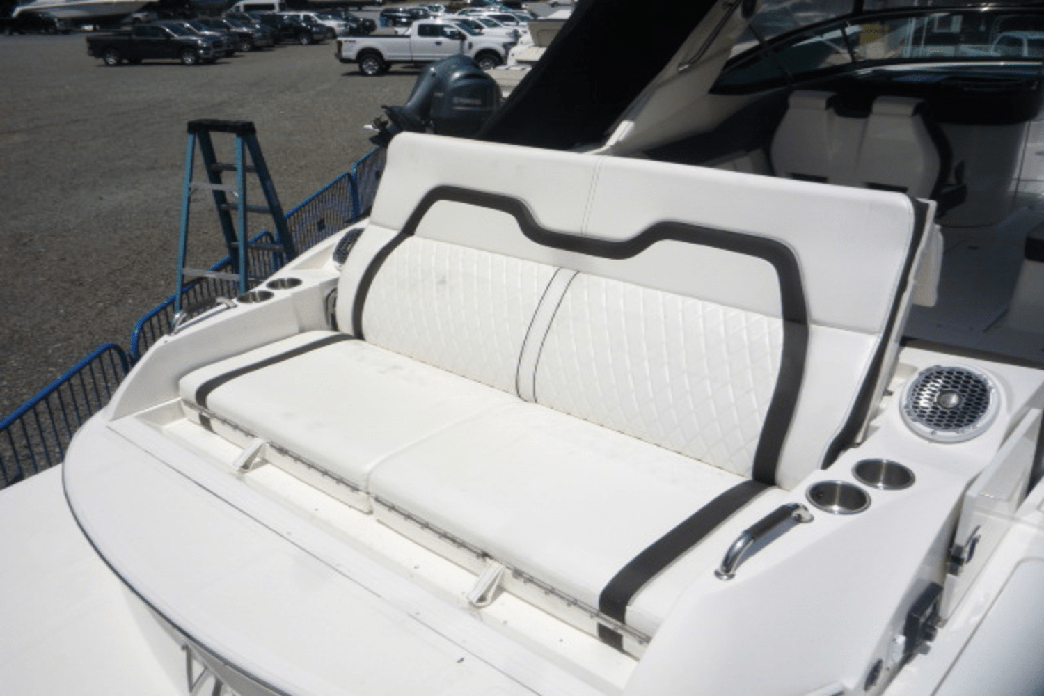 Slide: The Image of Sea Ray SLX 350 Outboard 2017 - 7