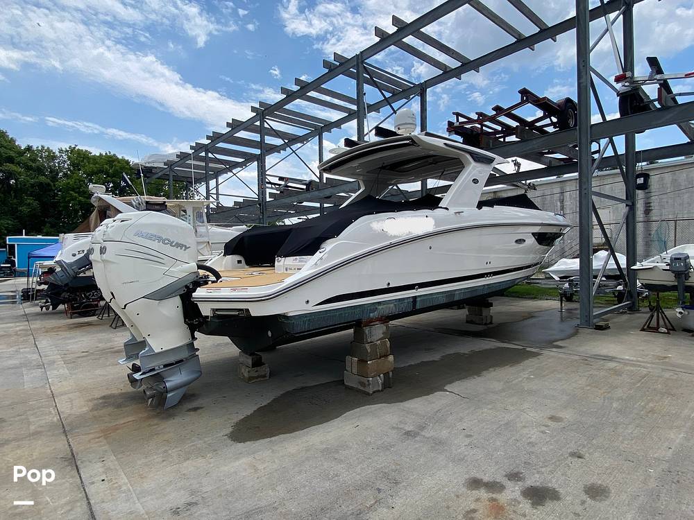 Slide: The Image of Sea Ray SLX 350 Outboard 2020 - 14580398