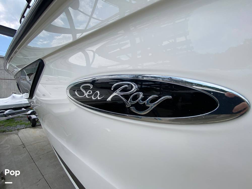 Slide: The Image of Sea Ray SLX 350 Outboard 2020 - 14580404
