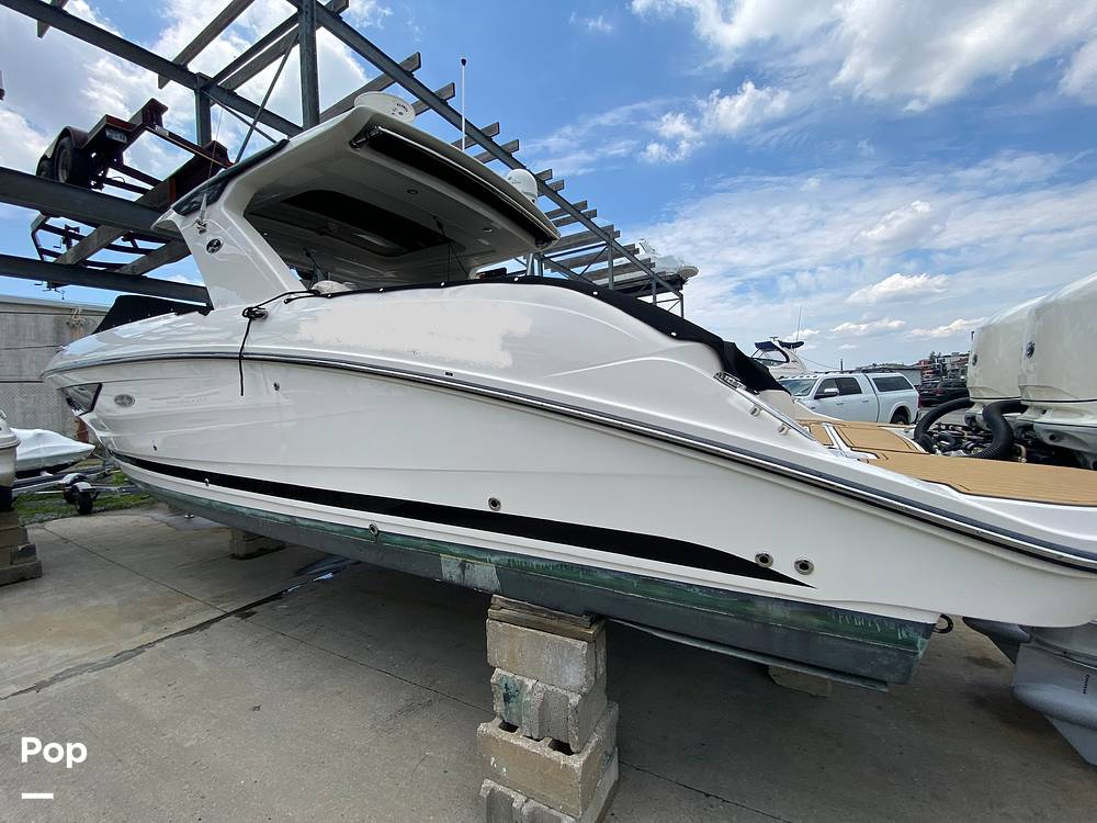 Slide: The Image of Sea Ray SLX 350 Outboard 2020 - 14580405