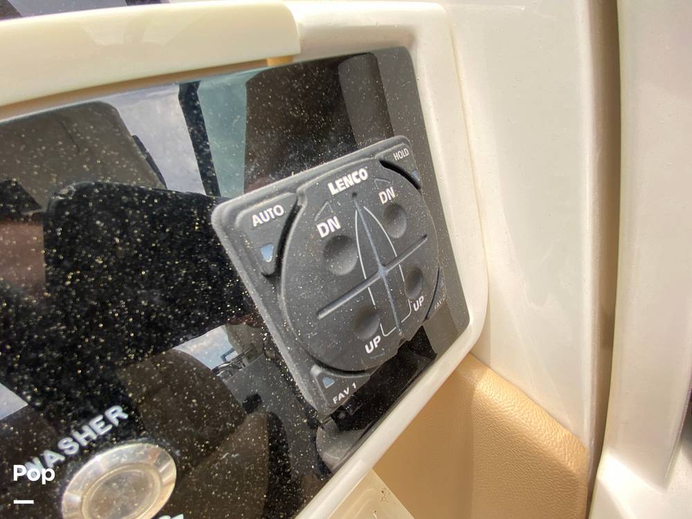 Slide: The Image of Sea Ray SLX 350 Outboard 2020 - 14580417