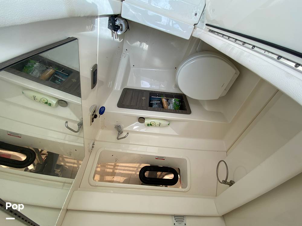 Slide: The Image of Sea Ray SLX 350 Outboard 2020 - 14580432