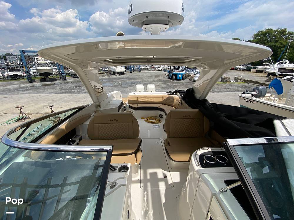 Slide: The Image of Sea Ray SLX 350 Outboard 2020 - 14580434