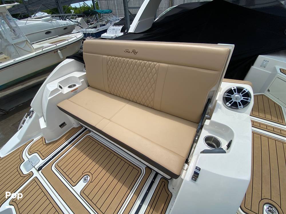 Slide: The Image of Sea Ray SLX 350 Outboard 2020 - 14580444