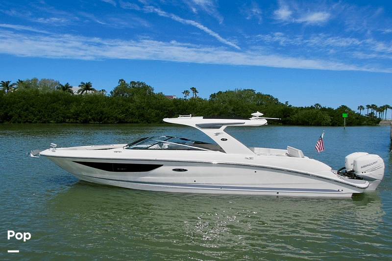 Slide: The Image of Sea Ray SLX 350 Outboard 2020 - 15215933