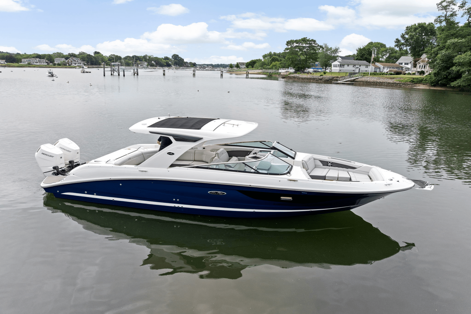 Slide: The Image of Sea Ray SLX 350 Outboard 2025 - 0