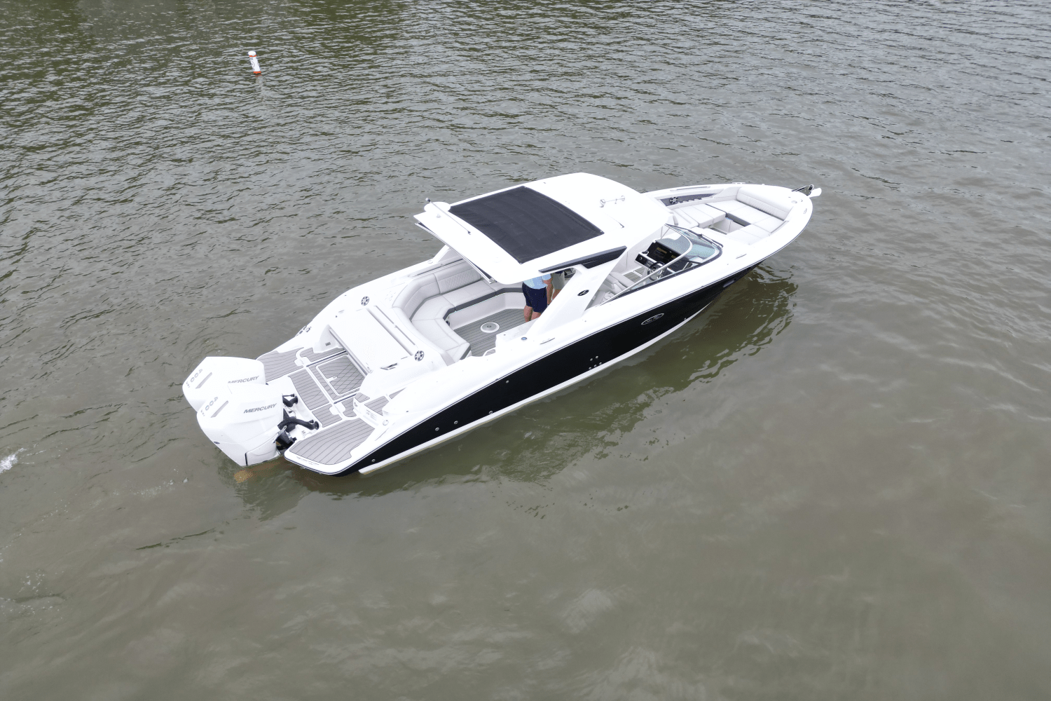 Slide: The Image of Sea Ray SLX 350 Outboard 2025 - 1