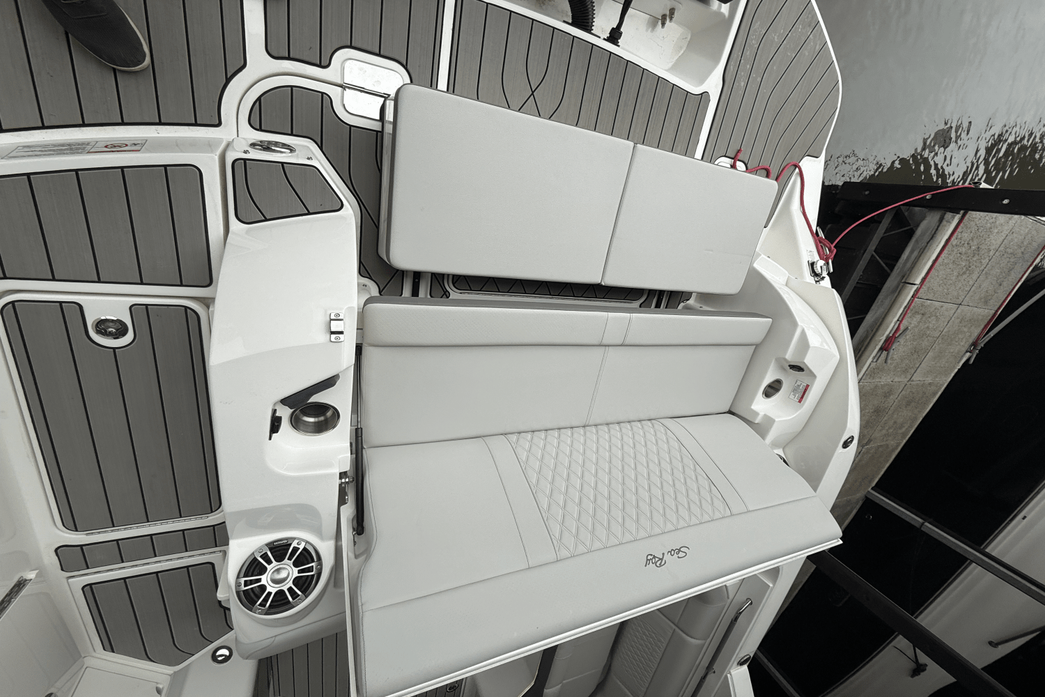 Slide: The Image of Sea Ray SLX 350 Outboard 2025 - 10