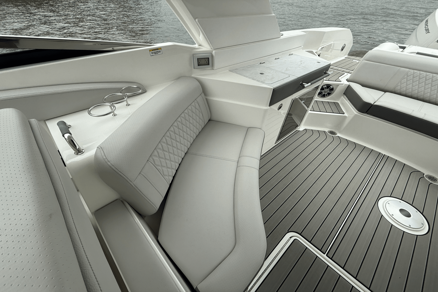 Slide: The Image of Sea Ray SLX 350 Outboard 2025 - 12