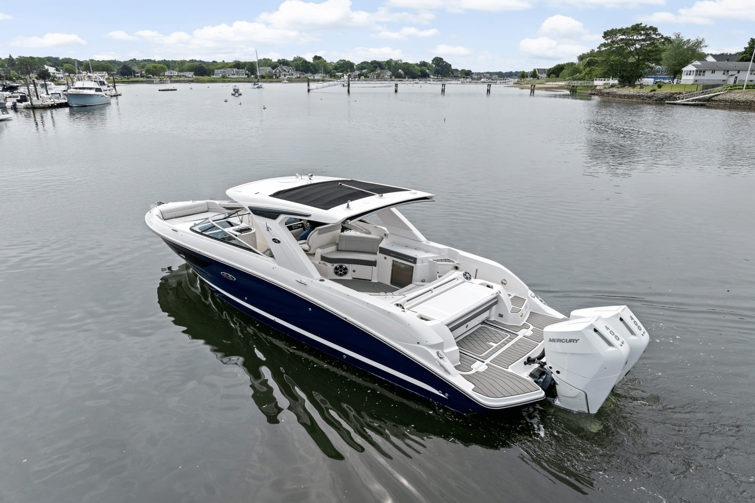 Slide: The Image of Sea Ray SLX 350 Outboard 2025 - 2