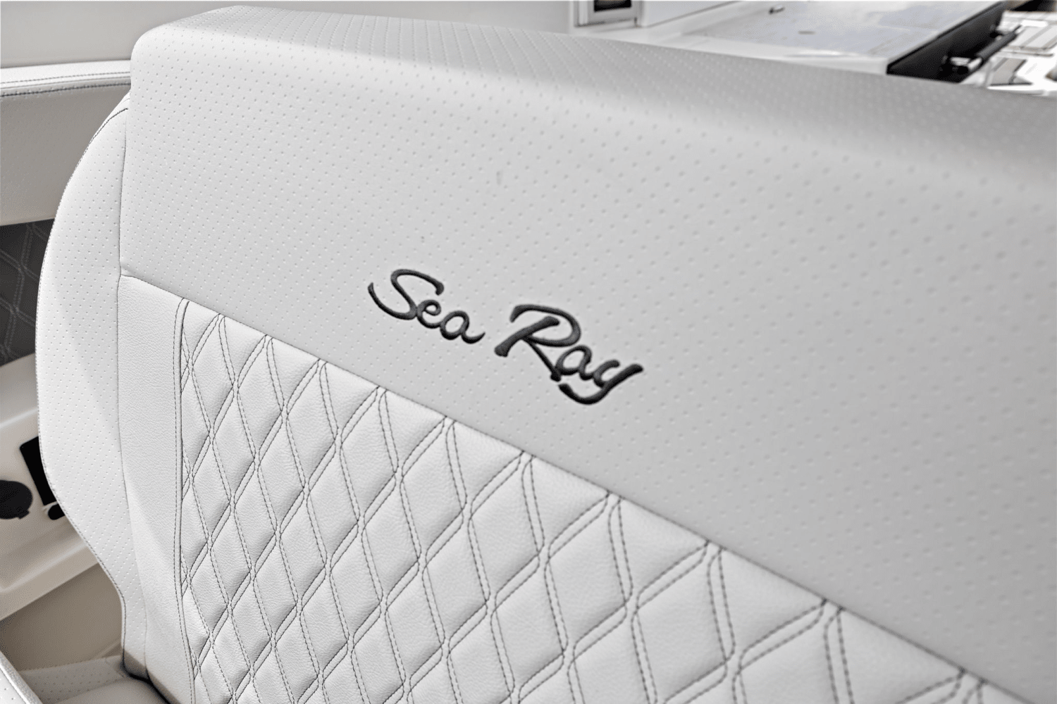 Slide: The Image of Sea Ray SLX 350 Outboard 2025 - 24