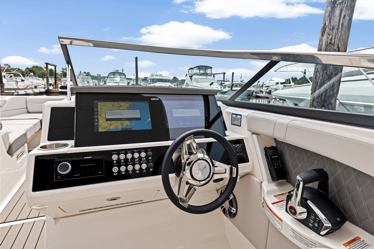 Slide: The Image of Sea Ray SLX 350 Outboard 2025 - 26