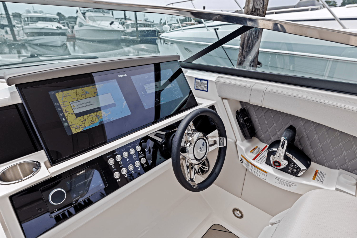 Slide: The Image of Sea Ray SLX 350 Outboard 2025 - 27