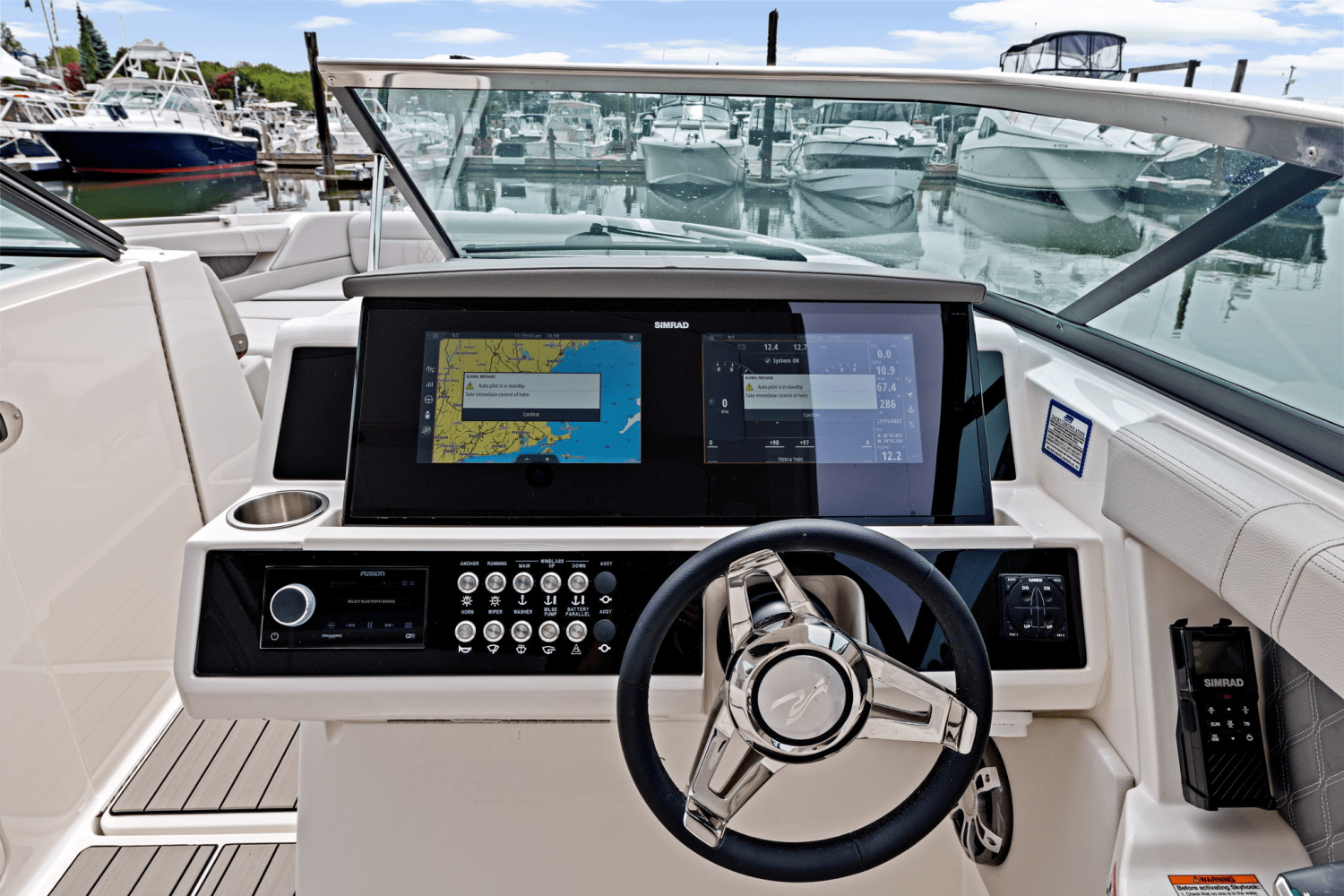 Slide: The Image of Sea Ray SLX 350 Outboard 2025 - 29