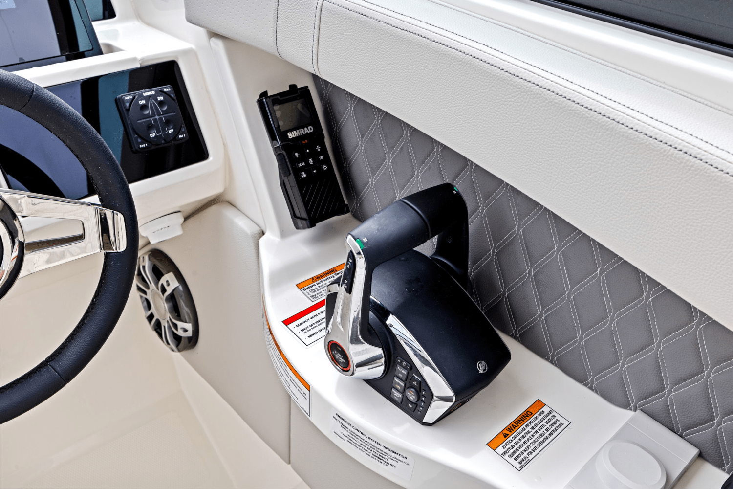 Slide: The Image of Sea Ray SLX 350 Outboard 2025 - 31