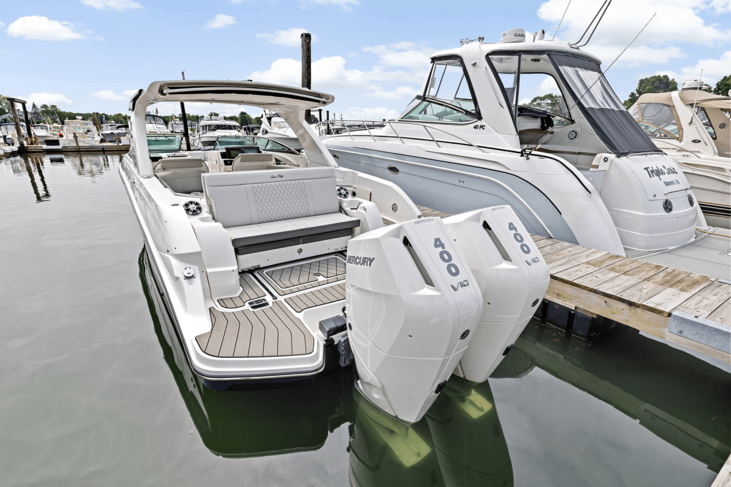Slide: The Image of Sea Ray SLX 350 Outboard 2025 - 4