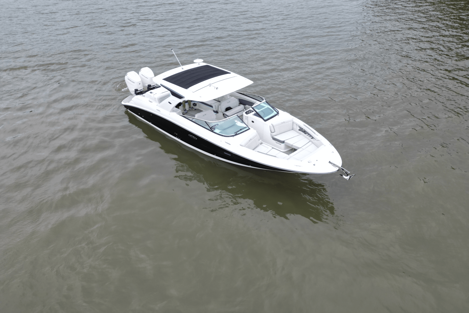 Slide: The Image of Sea Ray SLX 350 Outboard 2025 - 4