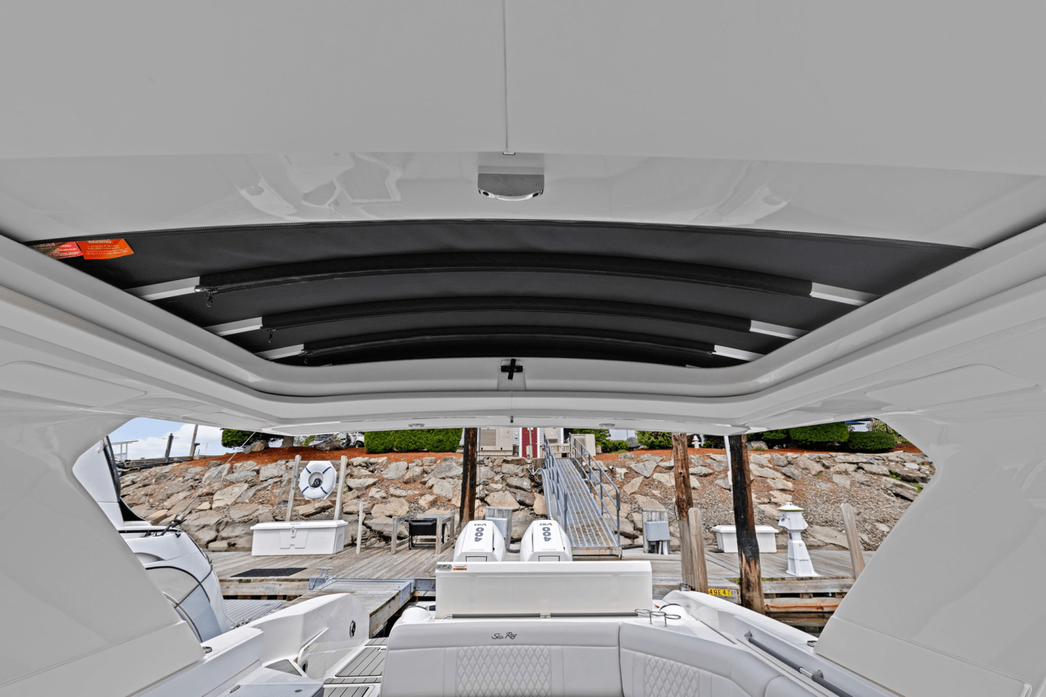 Slide: The Image of Sea Ray SLX 350 Outboard 2025 - 46