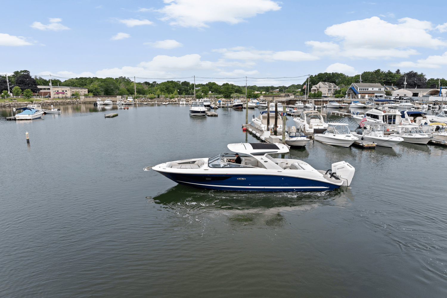 Slide: The Image of Sea Ray SLX 350 Outboard 2025 - 48