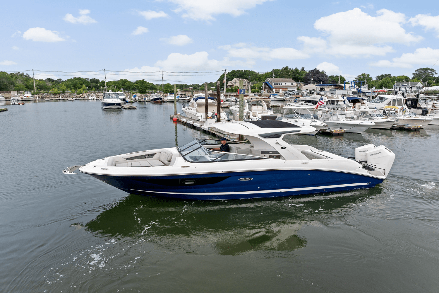 Slide: The Image of Sea Ray SLX 350 Outboard 2025 - 49