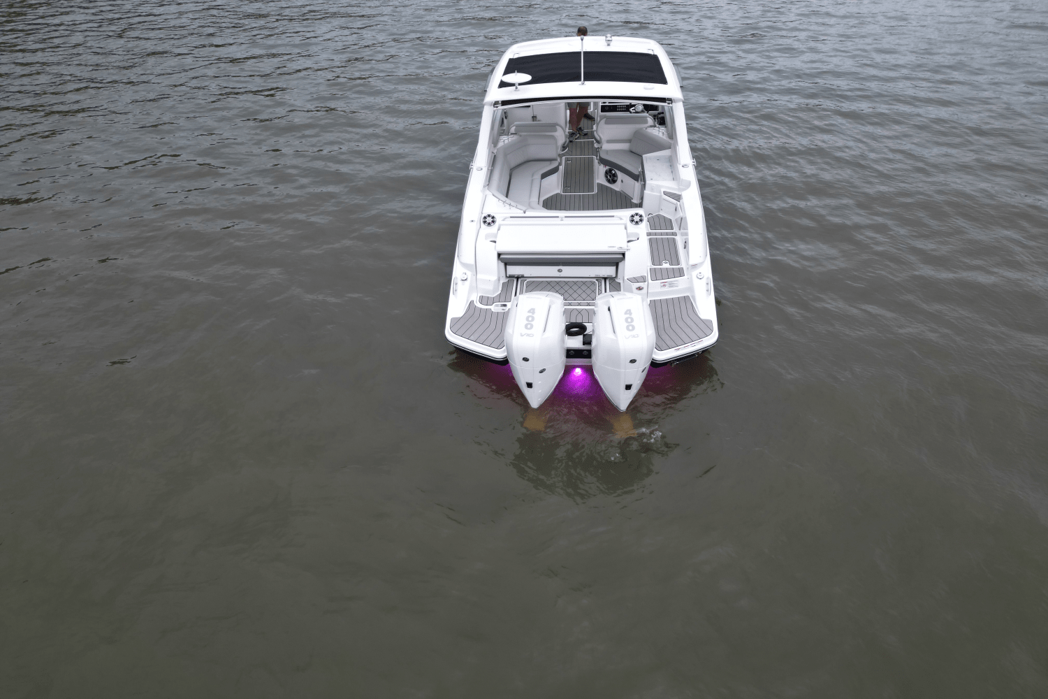 Slide: The Image of Sea Ray SLX 350 Outboard 2025 - 5