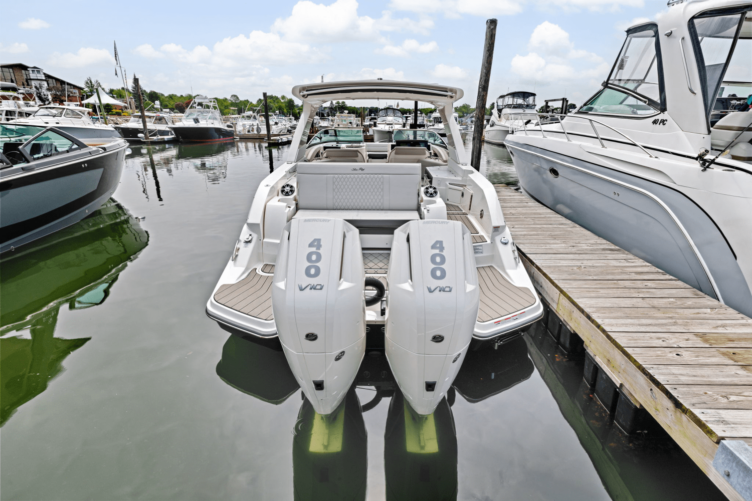 Slide: The Image of Sea Ray SLX 350 Outboard 2025 - 5