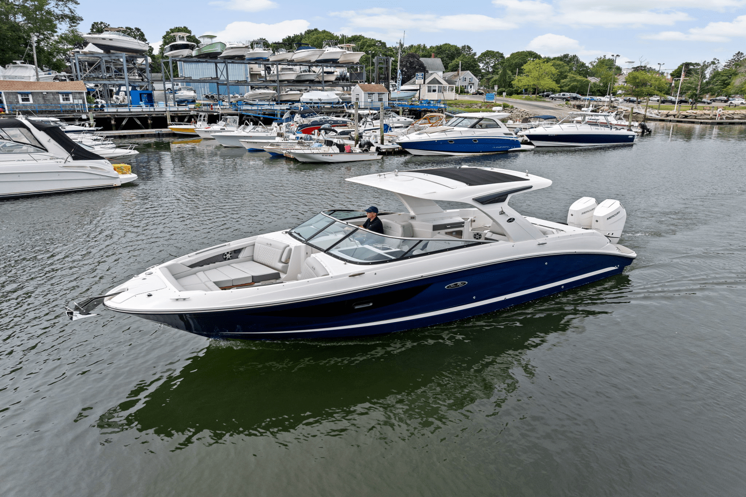 Slide: The Image of Sea Ray SLX 350 Outboard 2025 - 52