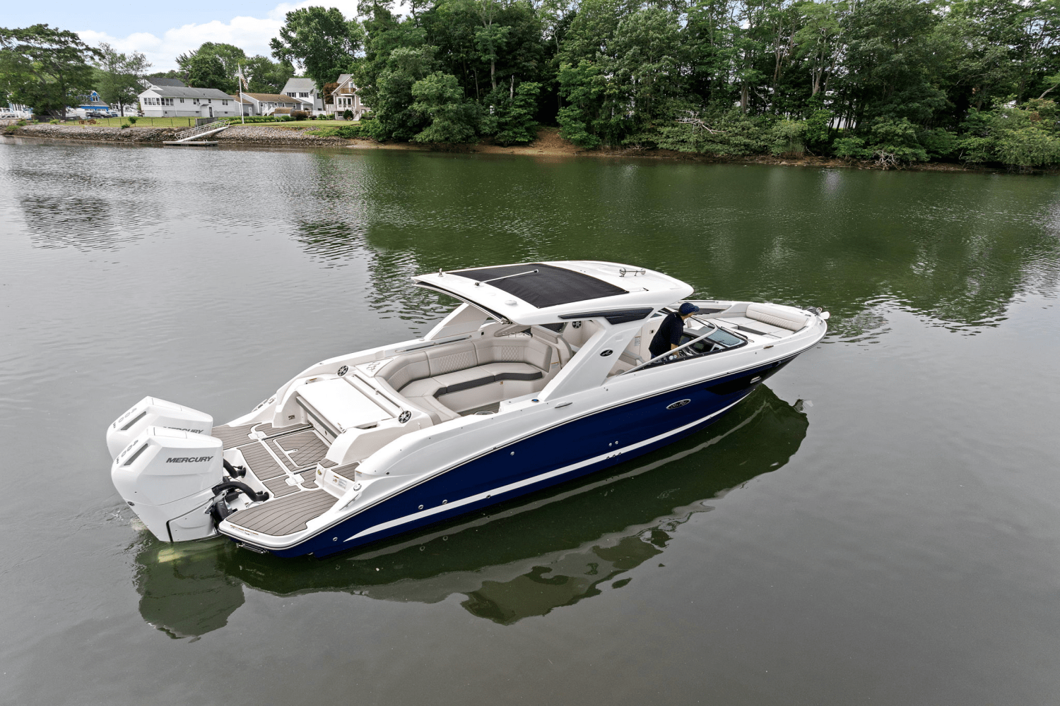 Slide: The Image of Sea Ray SLX 350 Outboard 2025 - 54