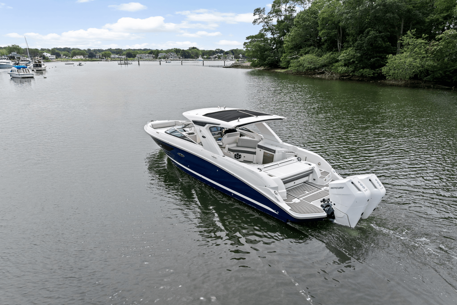 Slide: The Image of Sea Ray SLX 350 Outboard 2025 - 56