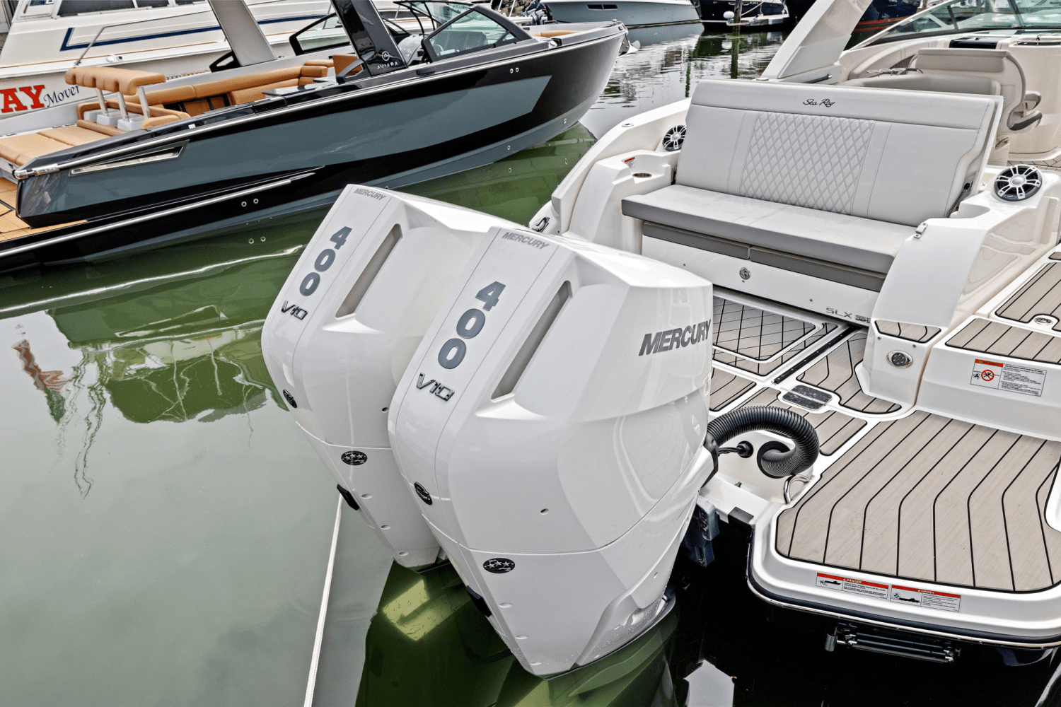 Slide: The Image of Sea Ray SLX 350 Outboard 2025 - 8
