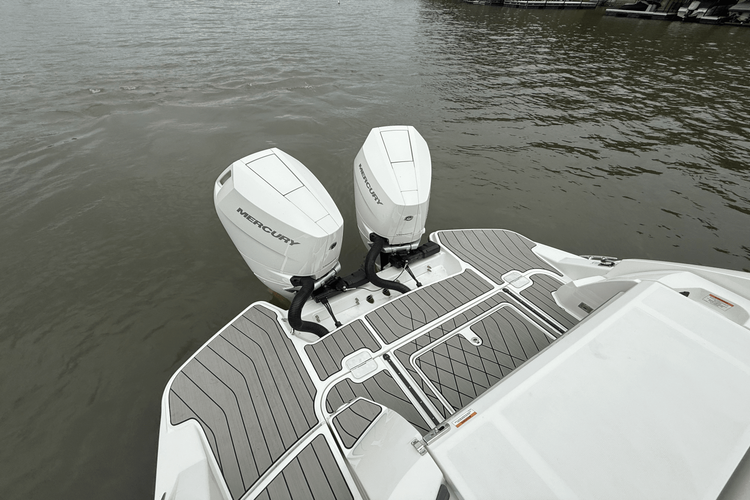 Slide: The Image of Sea Ray SLX 350 Outboard 2025 - 9