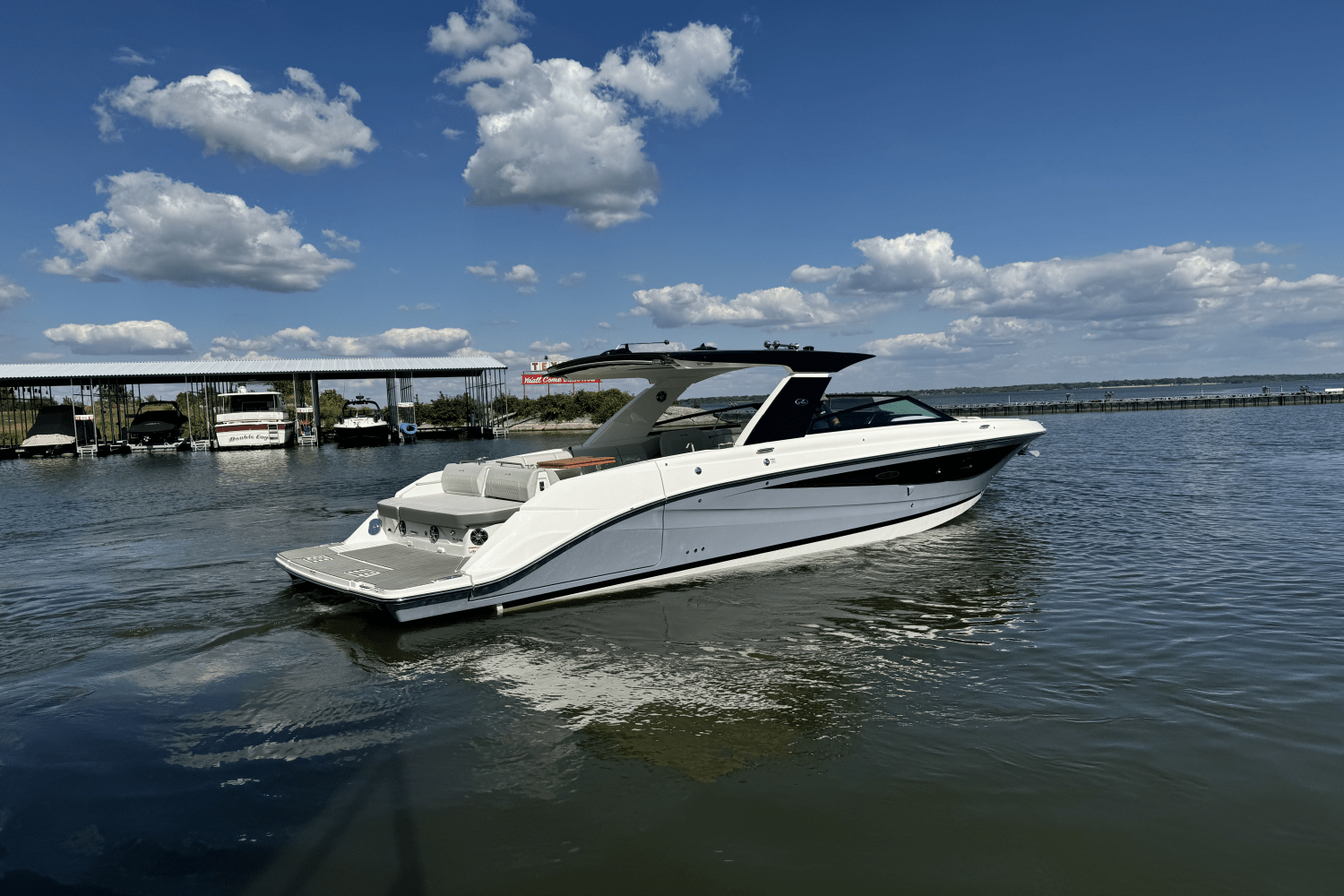 Slide: The Image of Sea Ray SLX 400 2022 - 1