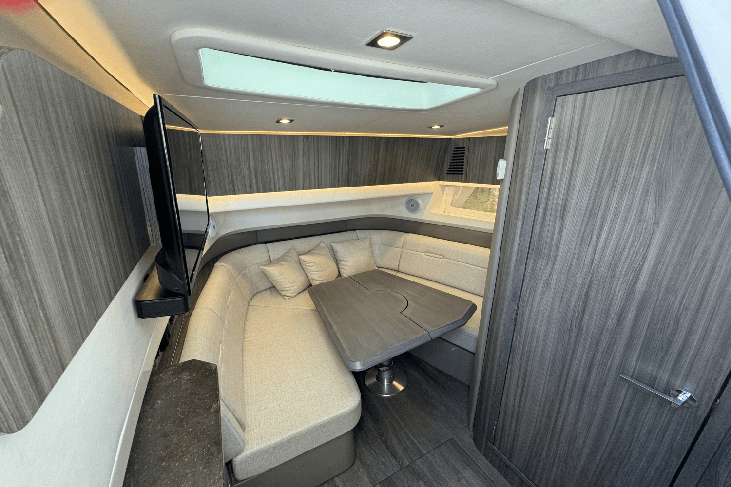 Slide: The Image of Sea Ray SLX 400 2022 - 12