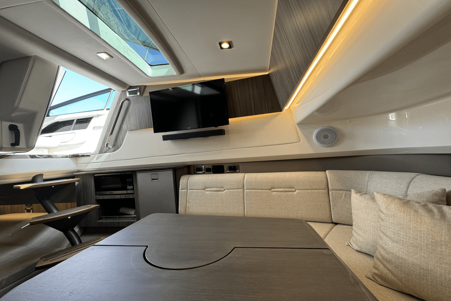 Slide: The Image of Sea Ray SLX 400 2022 - 13