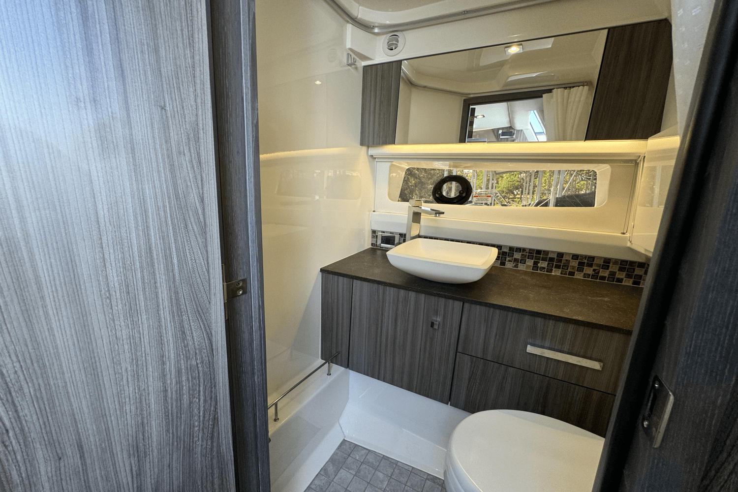 Slide: The Image of Sea Ray SLX 400 2022 - 15