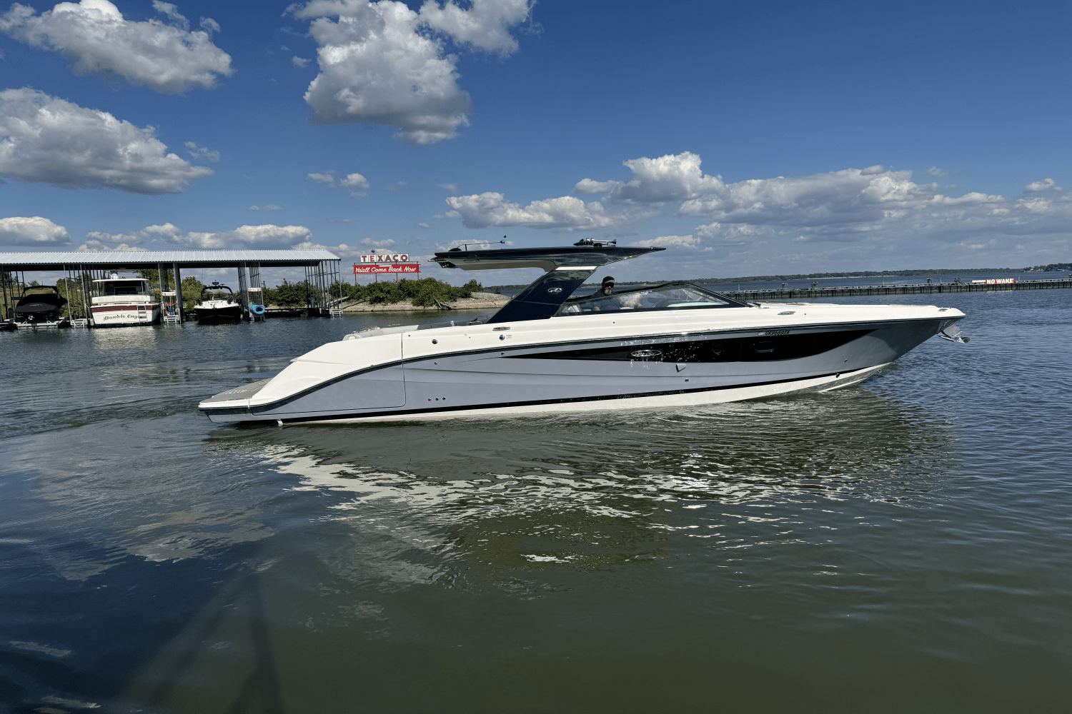 Slide: The Image of Sea Ray SLX 400 2022 - 2