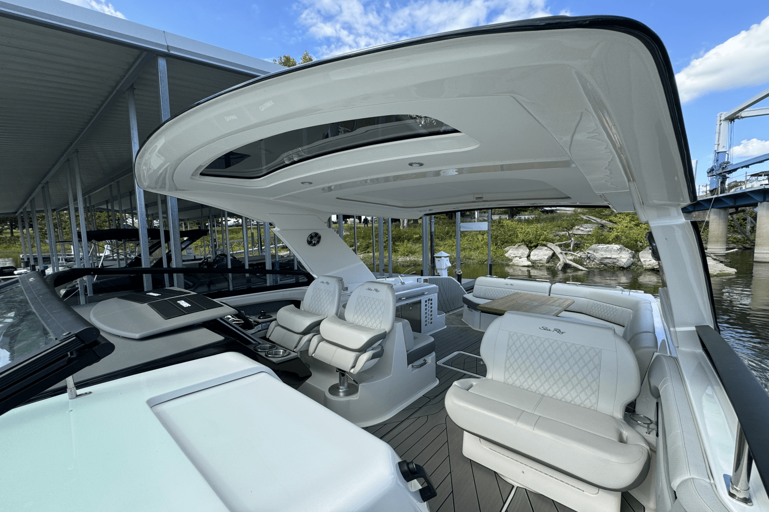 Slide: The Image of Sea Ray SLX 400 2022 - 9