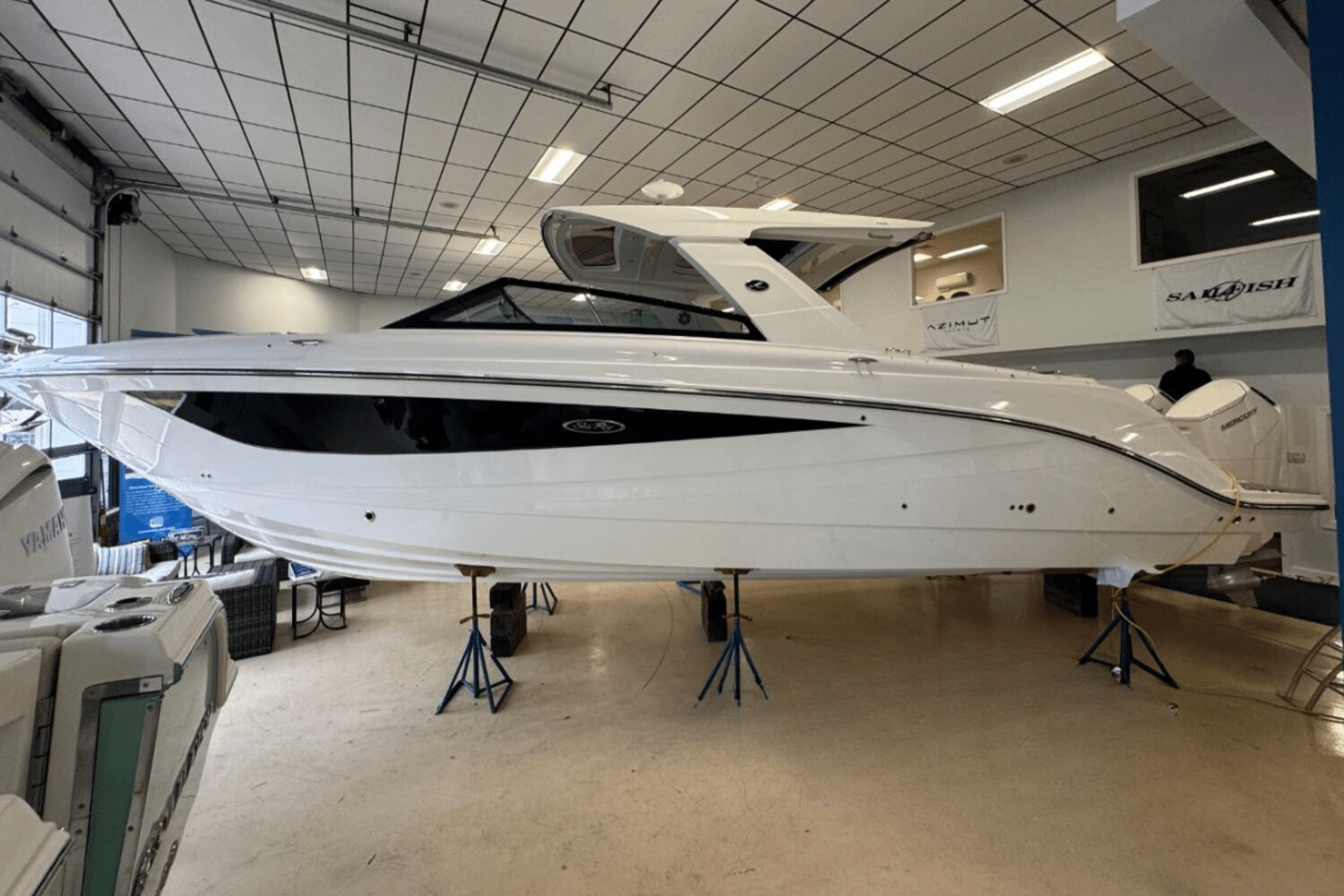 Slide: The Image of Sea Ray SLX 400 Outboard 2025 - 0