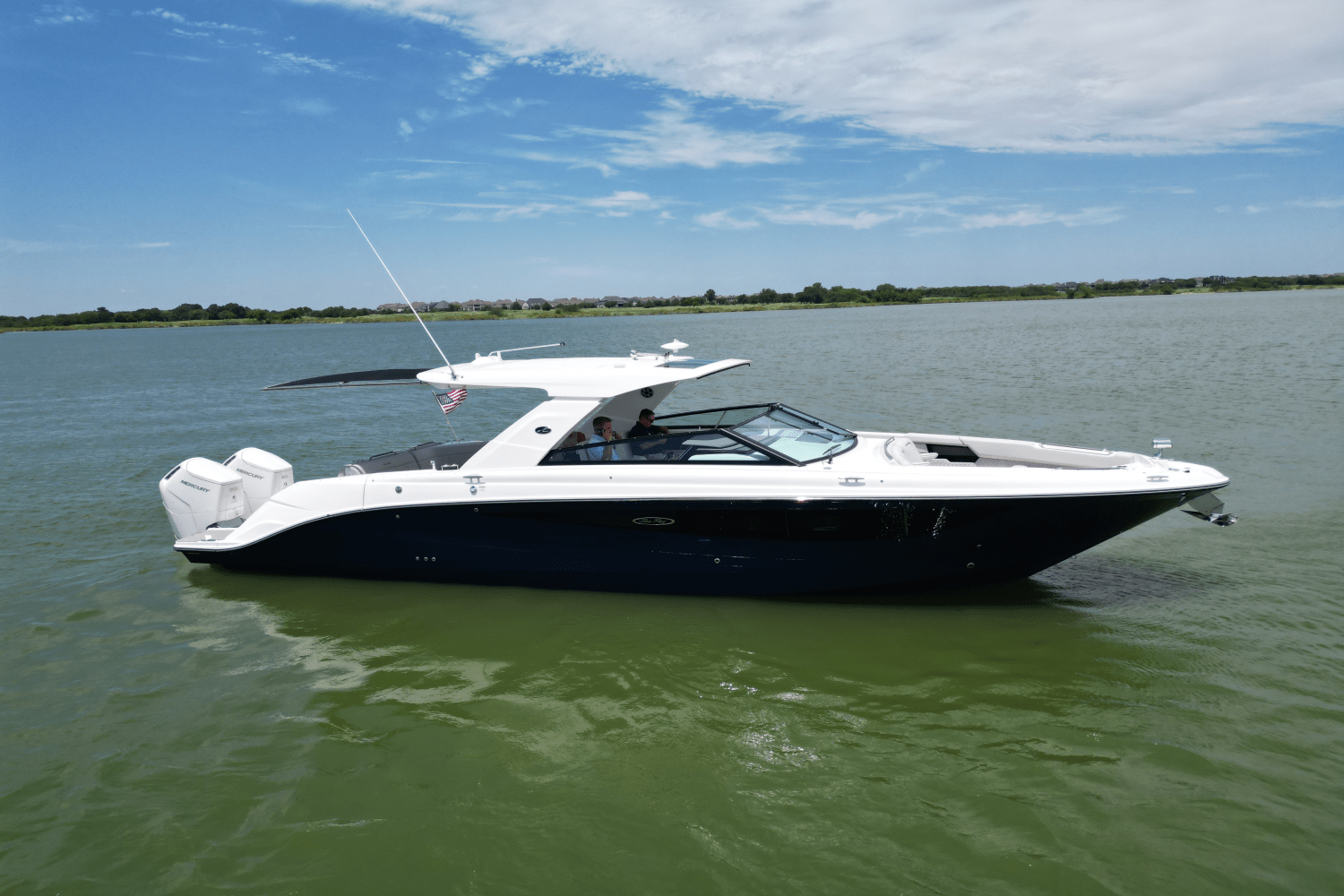 Slide: The Image of Sea Ray SLX 400 Outboard 2025 - 0