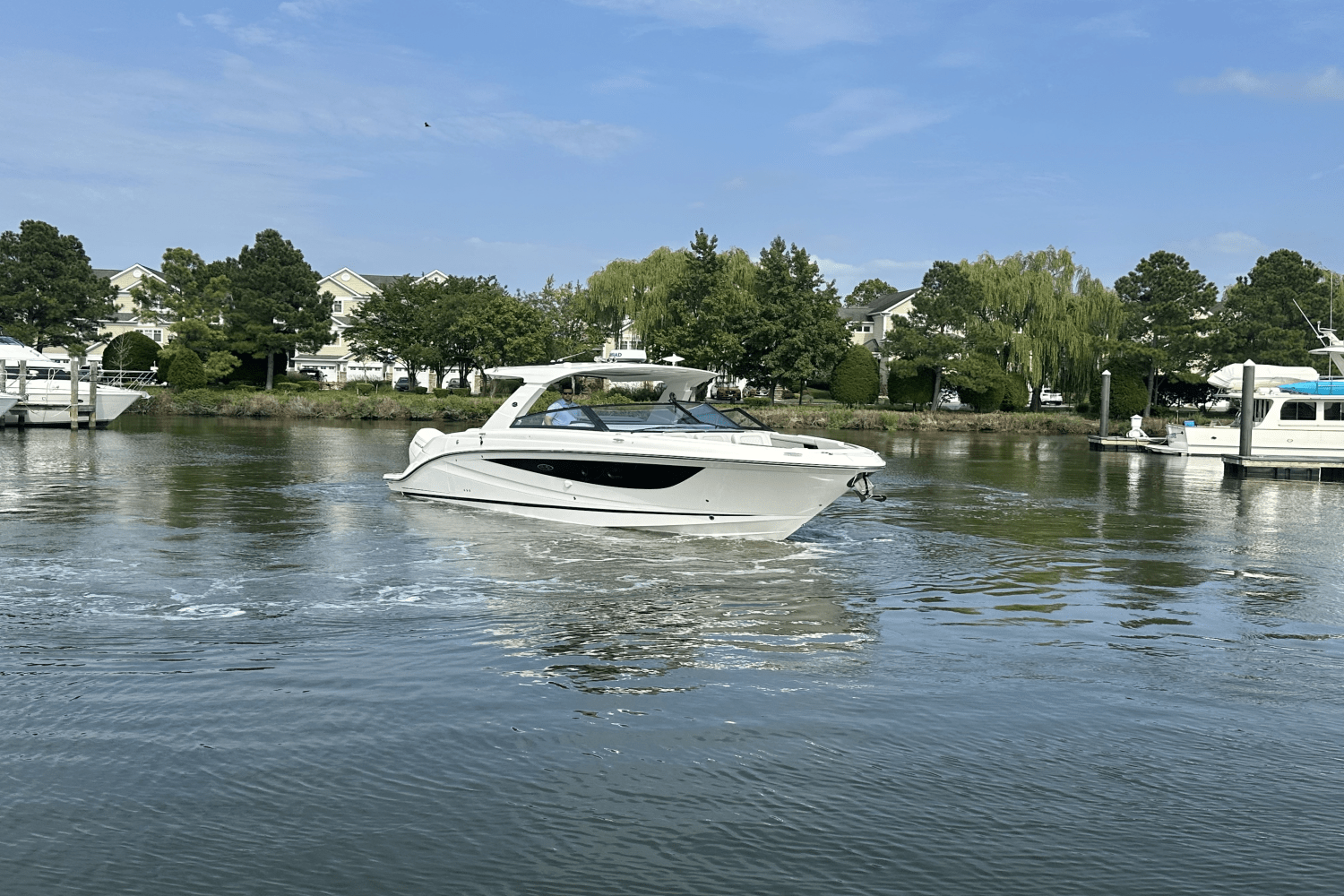 Slide: The Image of Sea Ray SLX 400 Outboard 2025 - 0