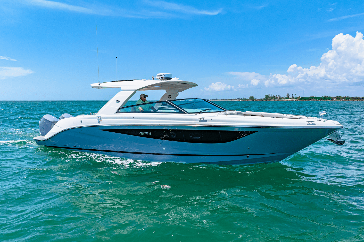 Slide: The Image of Sea Ray SLX 400 Outboard 2025 - 0