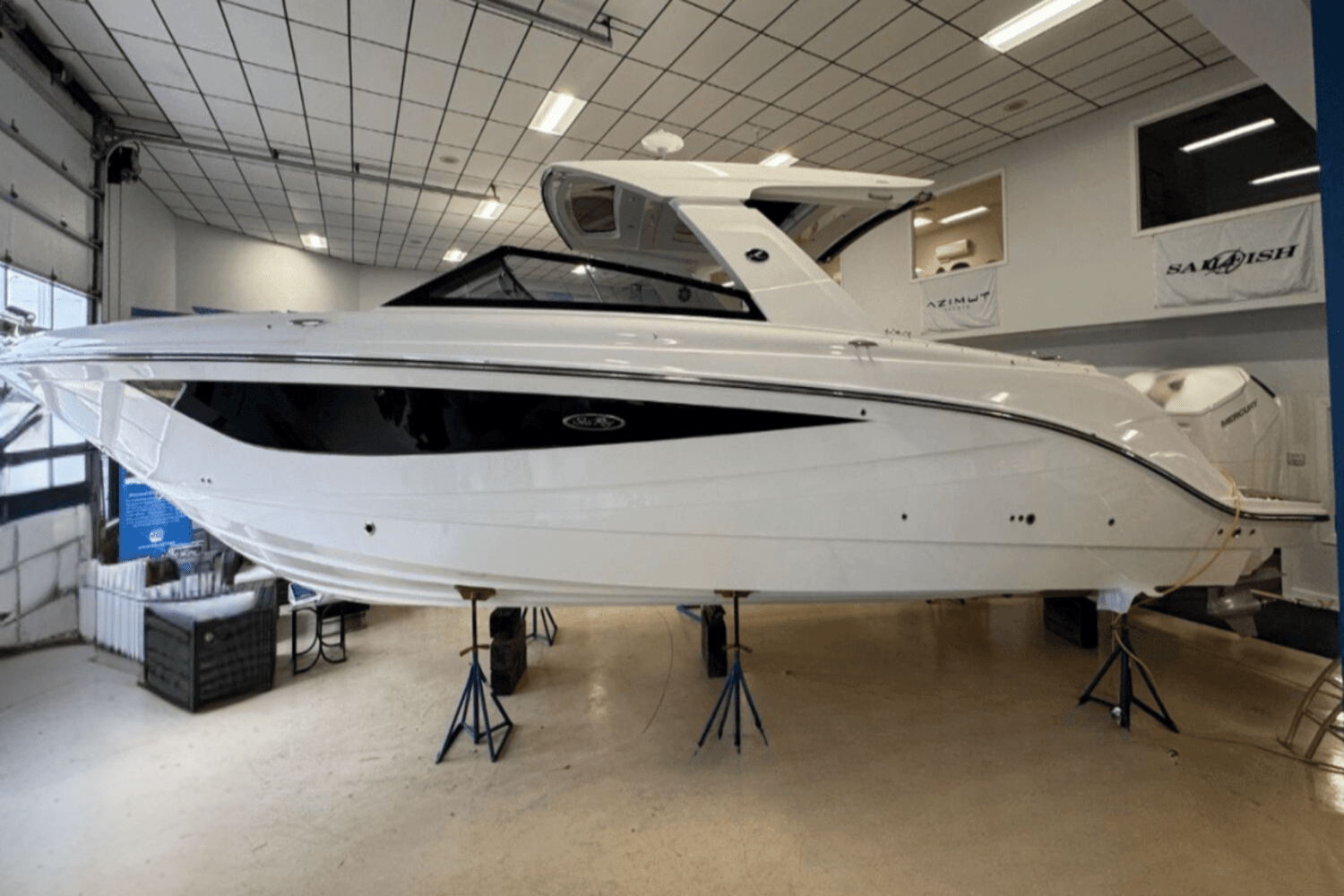 Slide: The Image of Sea Ray SLX 400 Outboard 2025 - 1