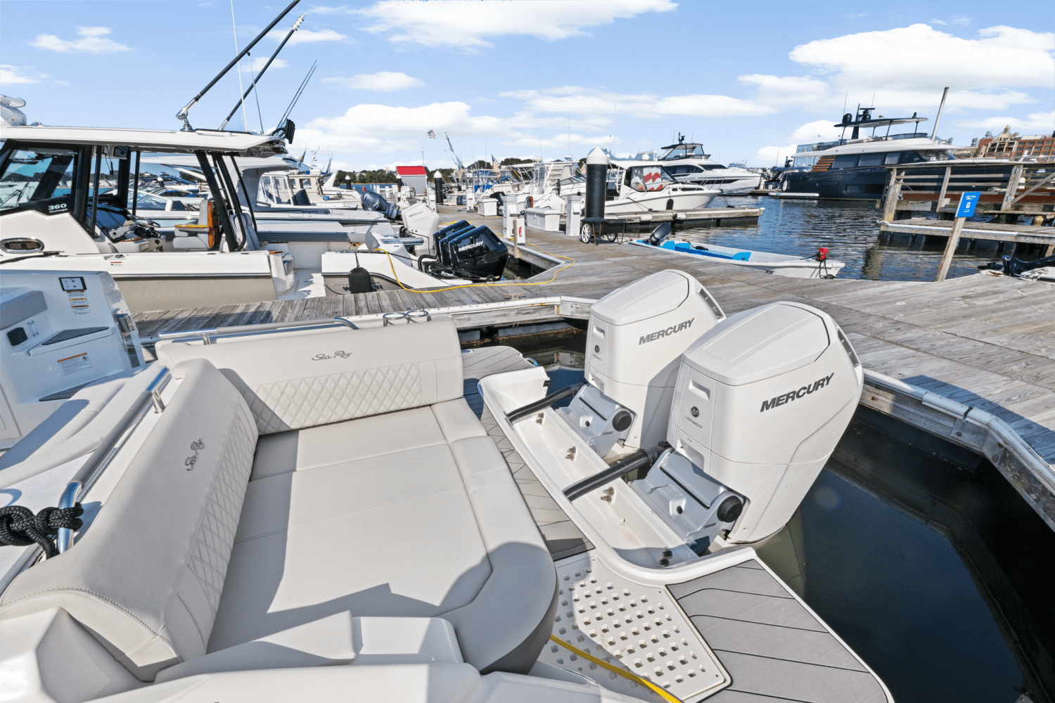 Slide: The Image of Sea Ray SLX 400 Outboard 2025 - 10