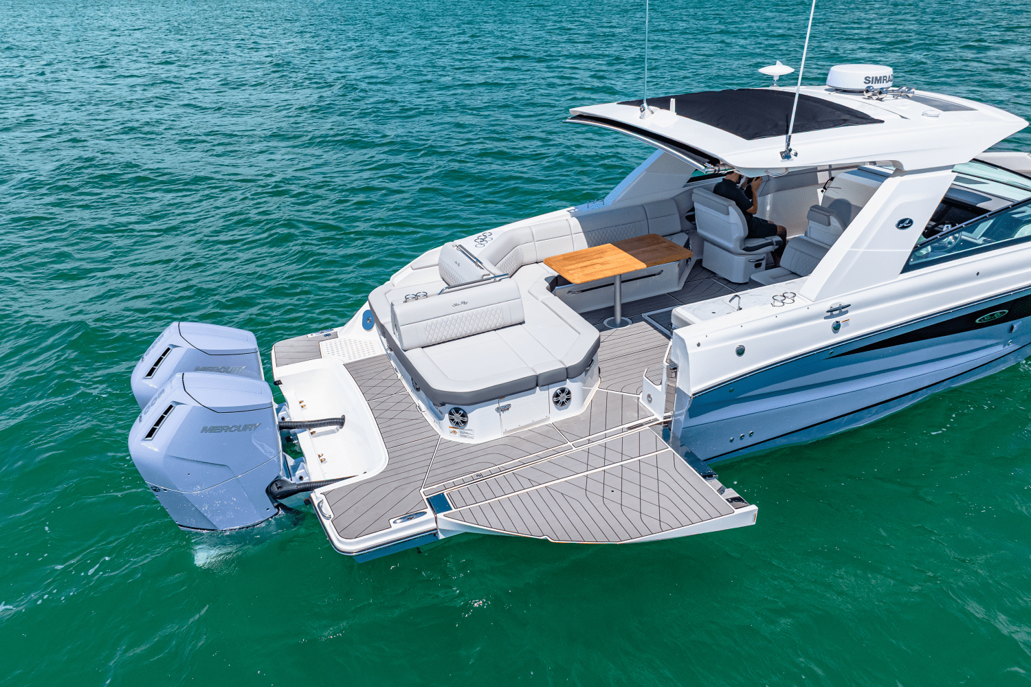 Slide: The Image of Sea Ray SLX 400 Outboard 2025 - 10