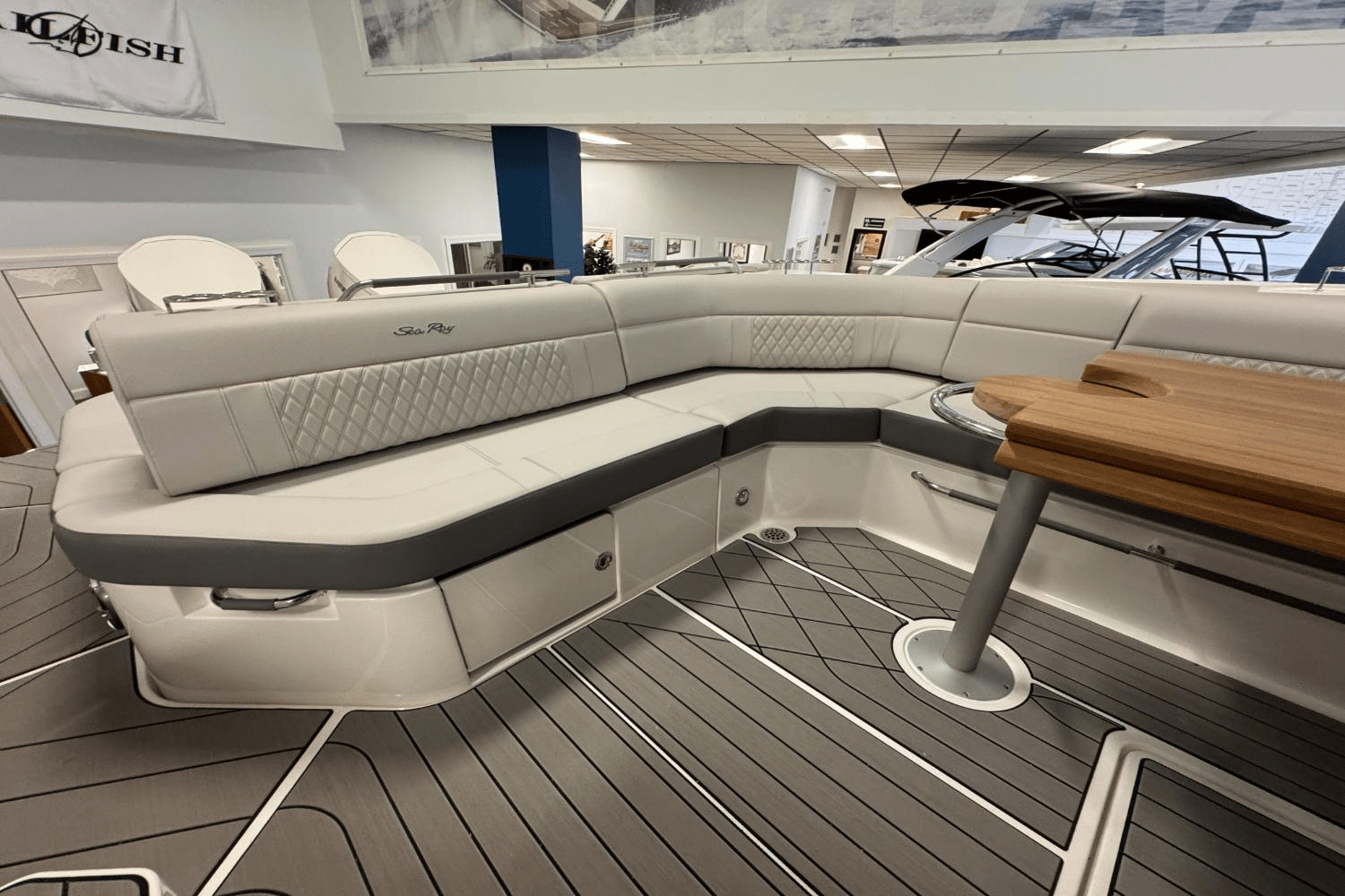 Slide: The Image of Sea Ray SLX 400 Outboard 2025 - 11