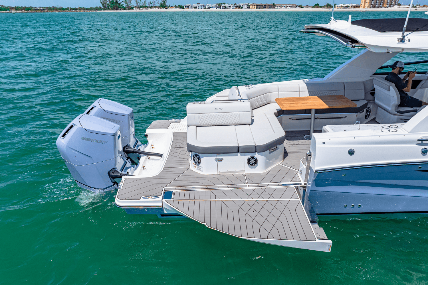 Slide: The Image of Sea Ray SLX 400 Outboard 2025 - 11